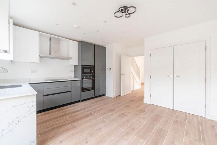 2 Bedroom House For Sale In Finchley Central, Finchley, London, N3
