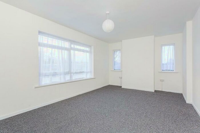 2 Bedroom Flat To Rent In London Road, Waterlooville, Hampshire, PO7