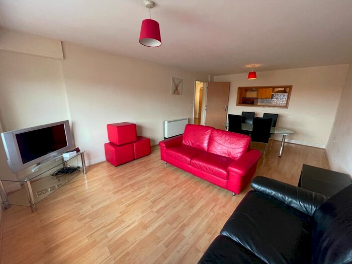 3 Bedroom Flat To Rent In Royal Plaza, Westfield Terrace, Sheffield, S1