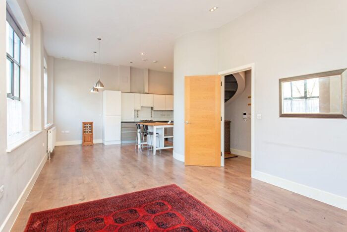 2 Bedroom Flat For Sale In Crabble Hill, Dover, Kent, CT17