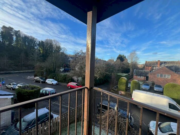 2 Bedroom Flat To Rent In Lintwhite Court, Bridge Of Weir, PA11