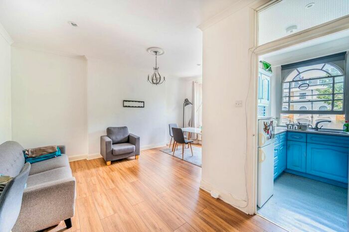 2 Bedroom Flat To Rent In Inverness Terrace, Bayswater, London, W2