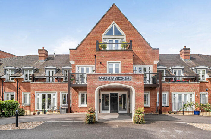 2 Bedroom Apartment For Sale In Woolf Drive, Wokingham, Berkshire, RG40