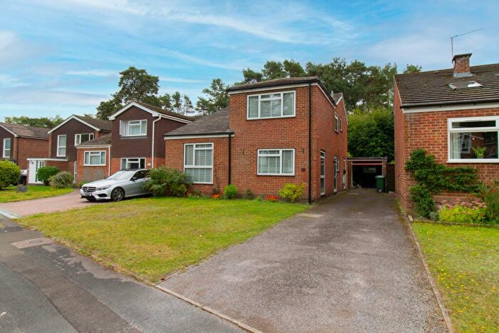 4 Bedroom Detached House To Rent In Fir Tree Way, Fleet, GU52