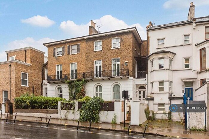 3 Bedroom Flat To Rent In Haverstock Hill, London, NW3