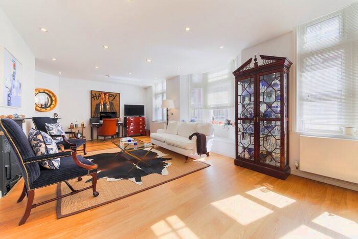 2 Bedroom Flat To Rent In Long Acre, London, WC2E