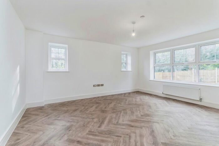 4 Bedroom House To Rent In Shady Close, CR8