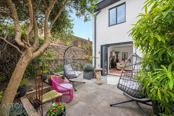 2 Bedroom Semi-Detached House For Sale In Bristol Gardens, Brighton, BN2