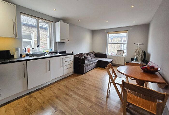2 Bedroom Flat To Rent In Treport Street, London, SW18