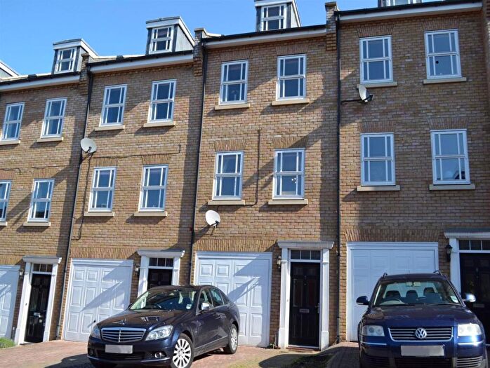 4 Bedroom House To Rent In Jeeves Yard, Hitchin, Hertfordshire, SG4