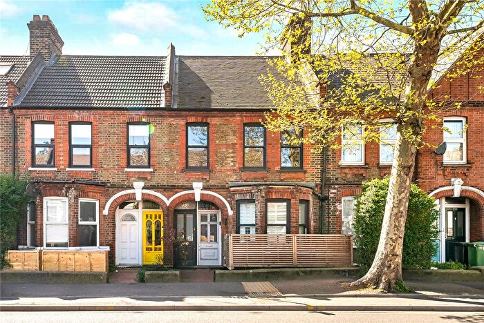 2 Bedroom Flat For Sale In Markhouse Road, Walthamstow, London, E17