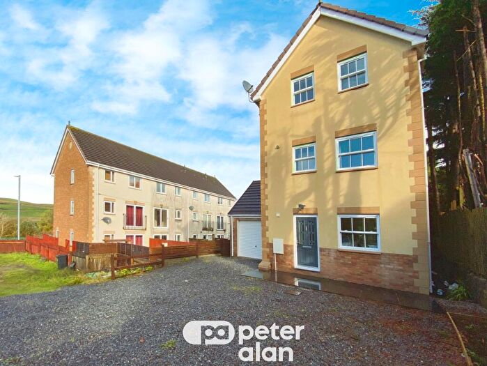4 Bedroom House To Rent In Seion Place, Seven Sisters, SA10