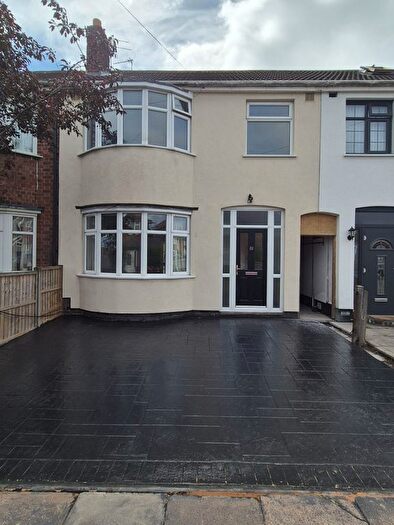 3 Bedroom Semi-Detached House For Sale In Queniborough Road, Leicester, LE4