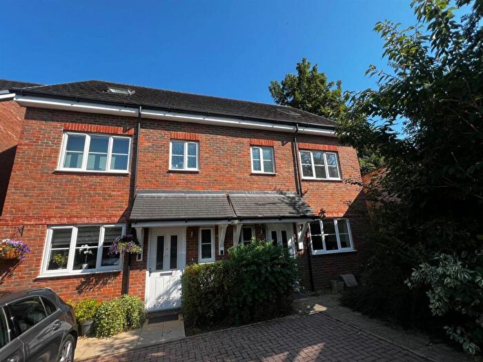 4 Bedroom Semi Detached House To Rent In Sackville Road, Luton, LU1