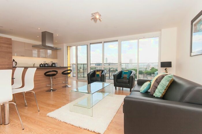 3 Bedroom Flat To Rent In Panoramic Tower, Hay Currie Street, Poplar, E14