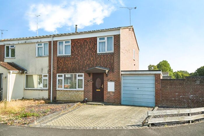3 Bedroom End Of Terrace House For Sale In Dickens Close, Swindon, SN3