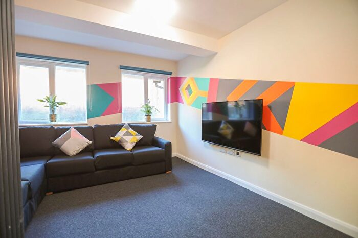 8 Bedroom Semi-Detached House To Rent In Norwich Drive, Brighton, BN2