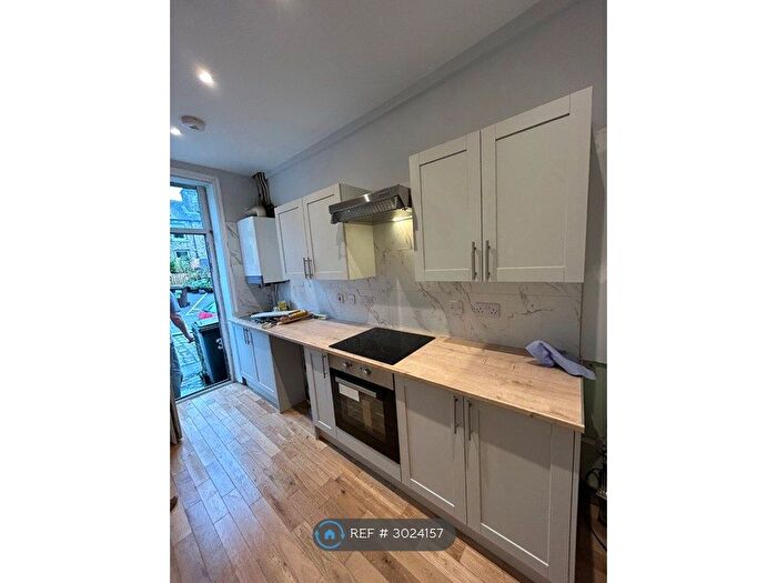 3 Bedroom Terraced House To Rent In Baker St, Huddersfield, HD3