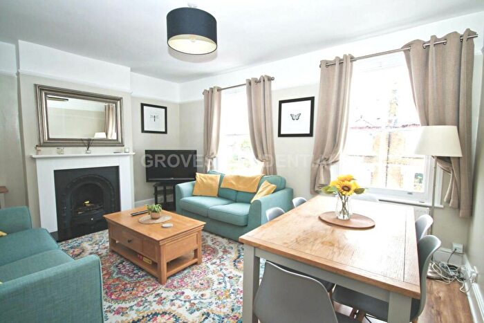 2 Bedroom Flat To Rent In Montem Road, New Malden, KT3