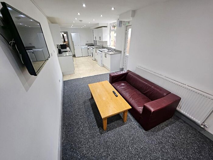 2 Bedroom House To Rent In Bournbrook Road Flat, Selly Oak, Birmingham, West Midlands, B29