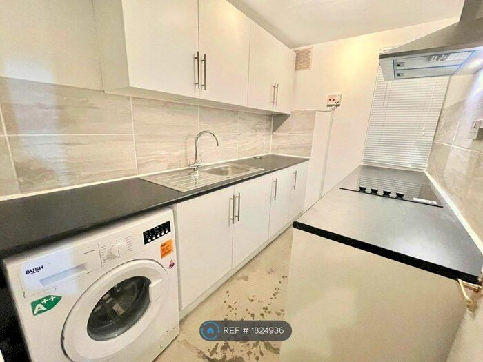 3 Bedroom Terraced House To Rent In London Road, Chippenham, SN15