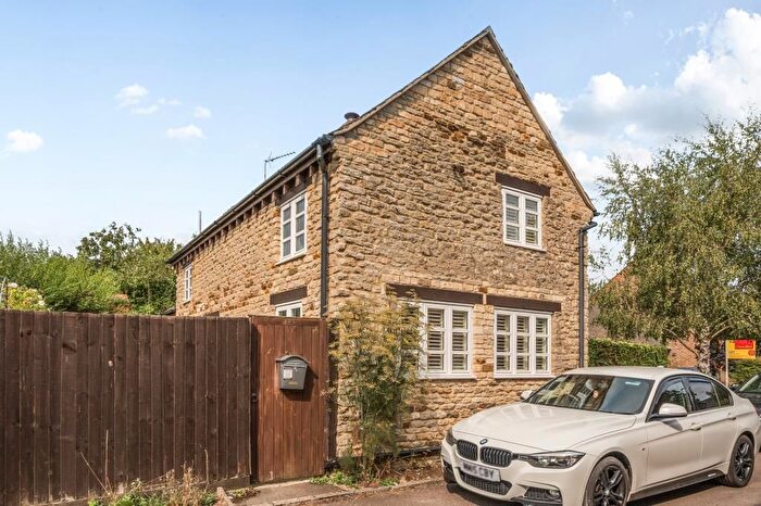 2 Bedroom Cottage To Rent In Walnut Close, Clifton, OX15