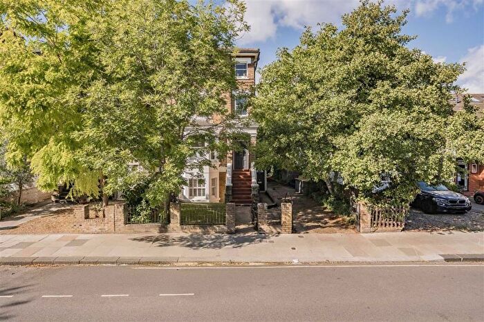 1 Bedroom Flat To Rent In Cambridge Road, Teddington, TW11