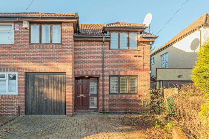 4 Bedroom Semi-Detached House To Rent In Monks Avenue, Barnet, EN5