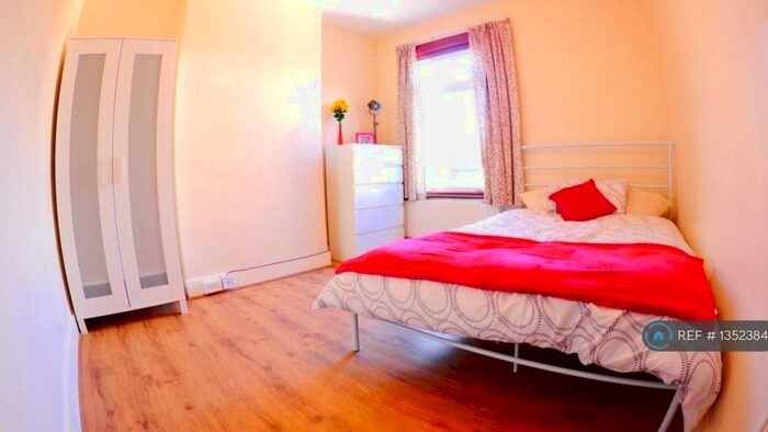 5 Bedroom Semi-Detached House To Rent In Peel Road, London, HA3