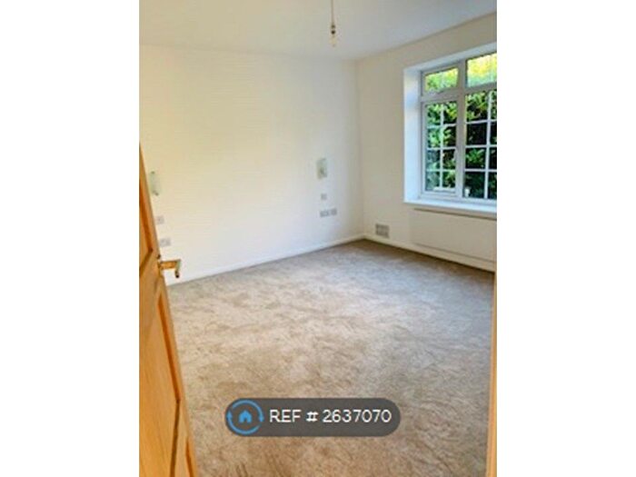 2 Bedroom Flat To Rent In Broadwater Down, Tunbridge Wells, TN2