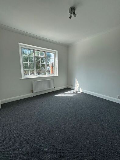 3 Bedroom Maisonette To Rent In Beresford Gardens, Enfield, Greater London, EN1