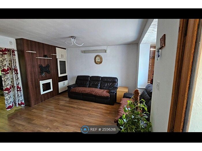 3 Bedroom Terraced House To Rent In Gosling Road, Slough, SL3