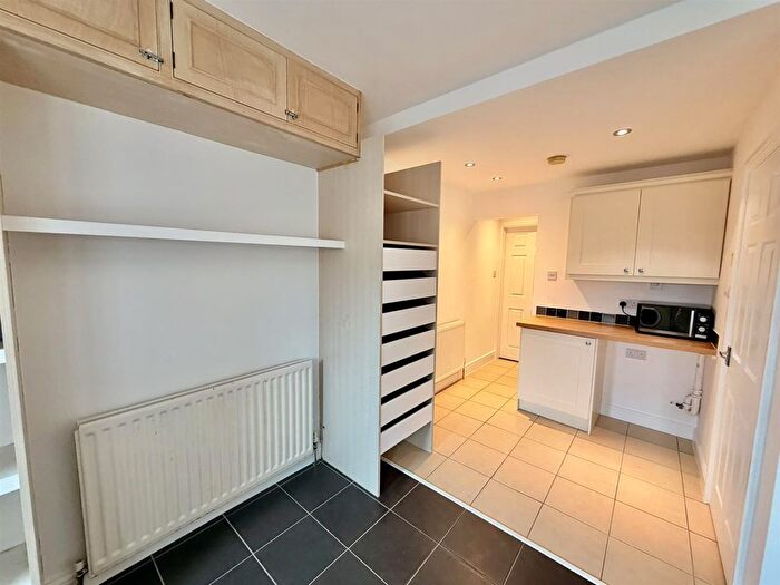 2 Bedroom Flat To Rent In A Alcester Road, Studley, B80