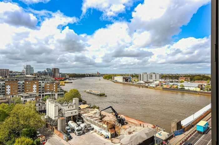 3 Bedroom Flat To Rent In Juniper Drive, London, SW18