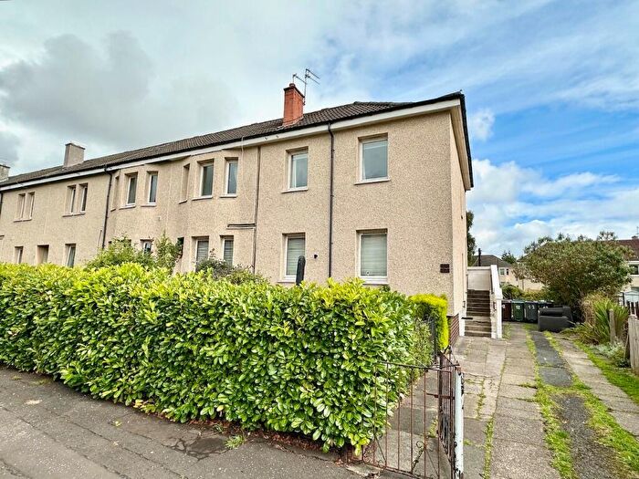 3 Bedroom Flat To Rent In Fitzallan Drive, Paisley, Renfrewshire, PA3