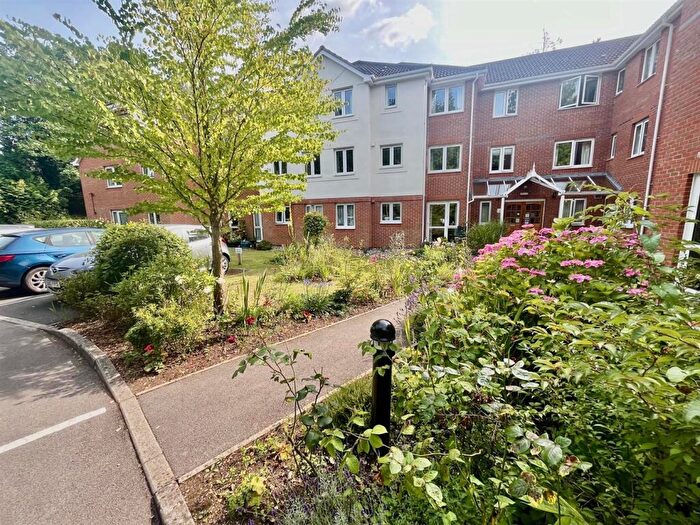 2 Bedroom Flat For Sale In Ringwood Road, Ferndown, BH22