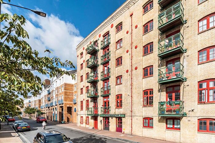 2 Bedroom Flat For Sale In Rotherhithe Street, Rotherhithe, SE16