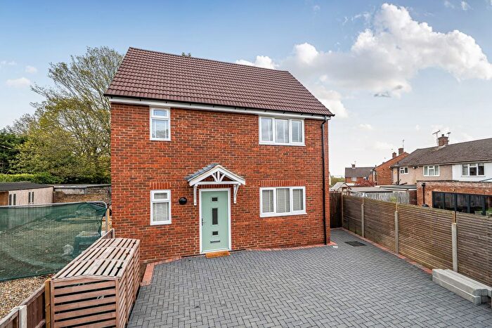 3 Bedroom Semi Detached House For Sale In Parnell Close, Abbots Langley, Herts, WD5