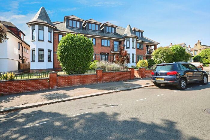 2 Bedroom Flat To Rent In Cossington Road, Westcliff-On-Sea, SS0