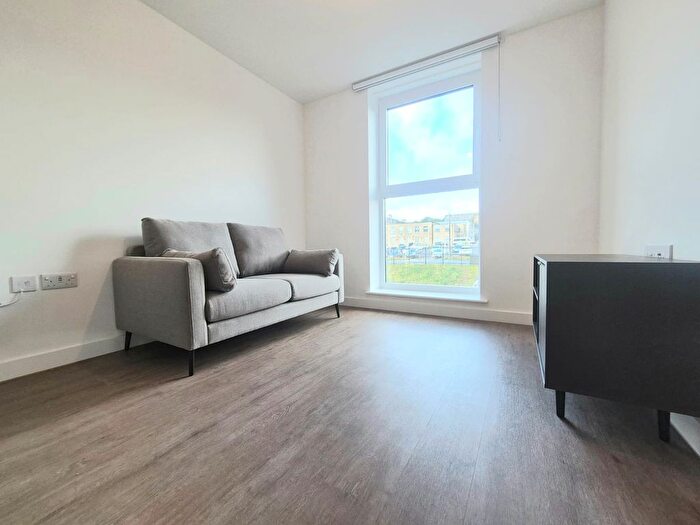 1 Bedroom Flat To Rent In Cow Green, Halifax, HX1
