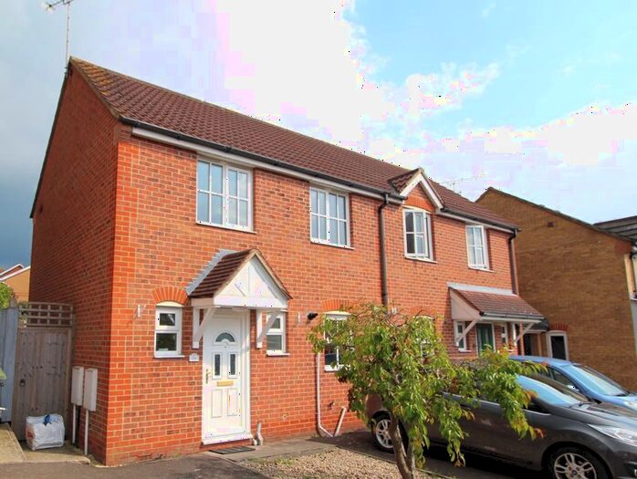 2 Bedroom Semi-Detached House To Rent In Crawford Chase, Wickford, SS12