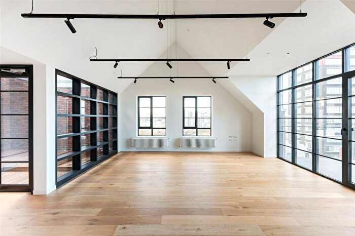 3 Bedroom Penthouse For Sale In Goodluck Hope, Orchard Place, London, E14