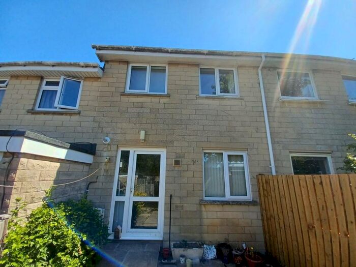 4 Bedroom House To Rent In Inverness Road, BA2