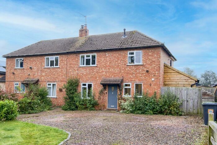 3 Bedroom Semi-Detached House For Sale In Milcote Road, Stratford-upon-Avon, CV37