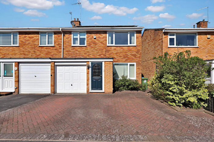 3 Bedroom Semi Detached House For Sale In Eastwood Grove, Hillmorton, Rugby, CV21