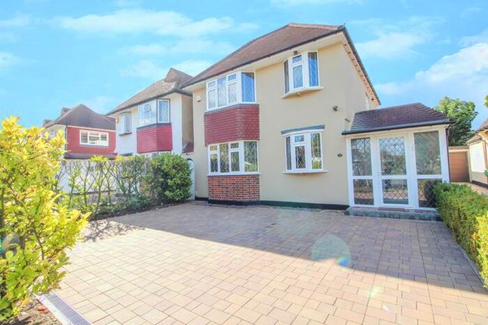 3 Bedroom Detached House To Rent In Purbeck Avenue, New Malden, KT3