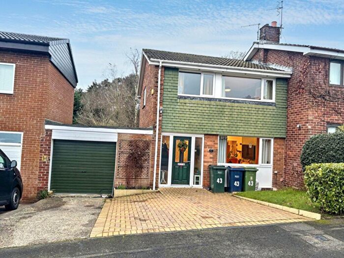 3 Bedroom Semi Detached House For Sale In Sherburn Park Drive, Rowlands Gill, Tyne And Wear, NE39