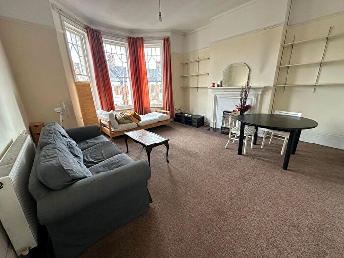 3 Bedroom Flat To Rent In Gondar Gardens, North West London, NW6
