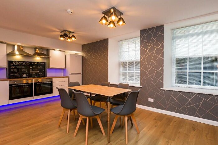 6 Bedroom Apartment To Rent In Leazes Terrace, Newcastle Upon Tyne, NE1