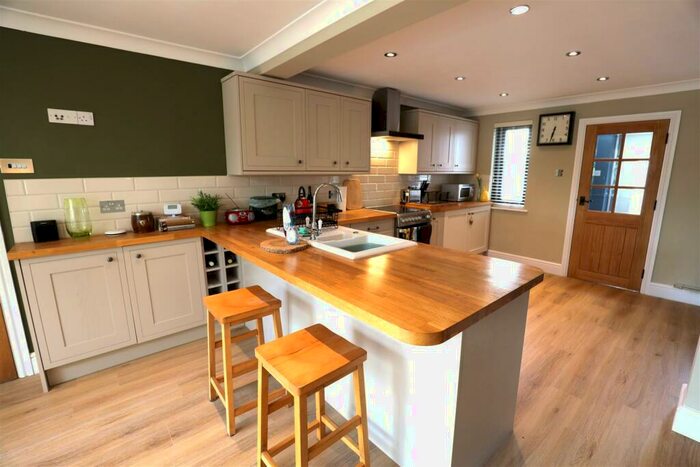 4 Bedroom Semi-Detached House To Rent In Porth-Y-Green Close, Llanblethian, Cowbridge, CF71